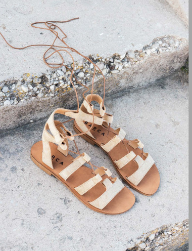 Sandalias de tacón bajo tacón 1 cm beis ante