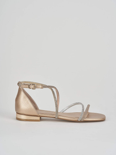 Sandalias de tacón bajo tacón 2 cm oro cuero