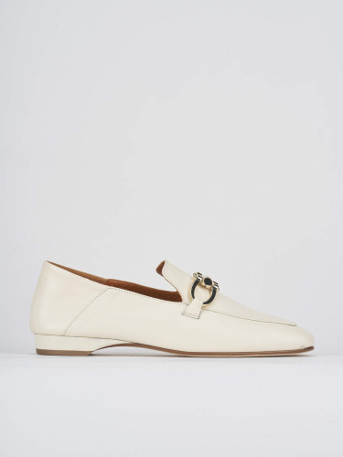 Mocasines tacón 2 cm beis cuero
