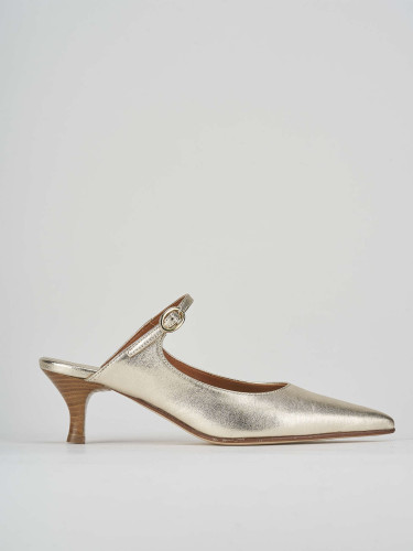Zuecos con tacón tacón 5 cm oro cuero