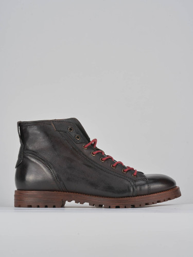 Botas militares marrón cuero