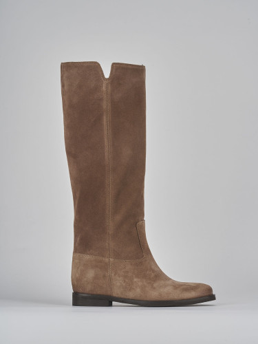 Botas de tacón bajo tacón 2 cm beis ante