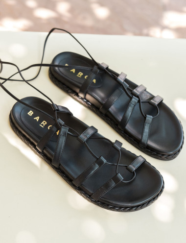 Low heel sandals black leather