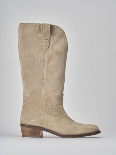 Botas de tacón bajo tacón 3 cm beis ante