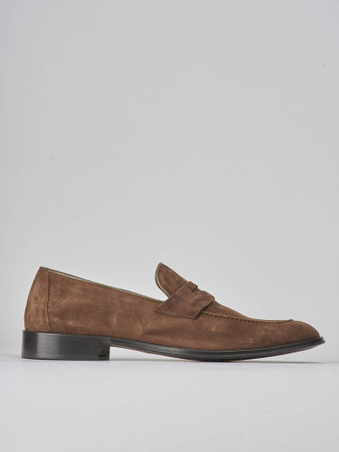 Loafers brown suede