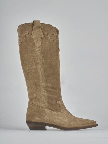 Low heel boots heel 3 cm brown suede