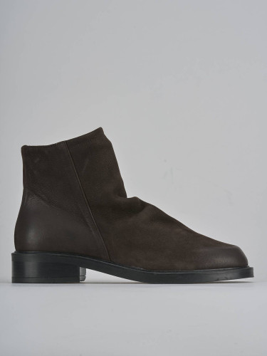 Botines de tacón bajo tacón 2 cm marrón oscuro nobuk