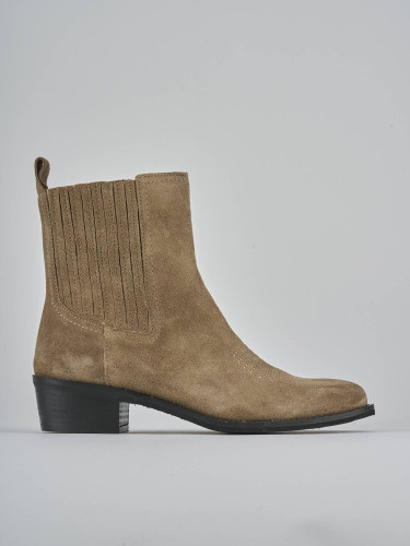 Low heel ankle boots heel 3 cm brown suede