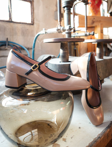 Pumps heel 5 cm beige patent
