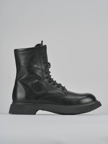 Botas militares tacón 2 cm negro cuero