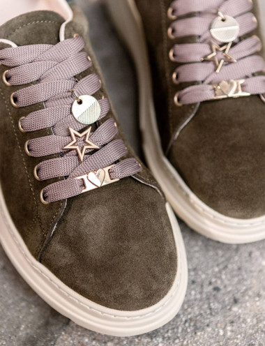 Sneakers green suede