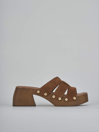 Mules tacón 6 cm marrón ante