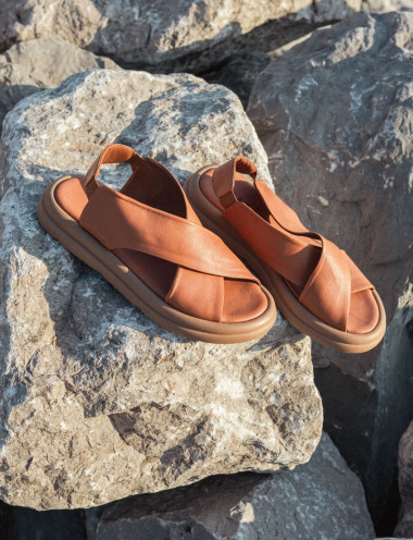 Low heel sandals heel 3 cm brown leather