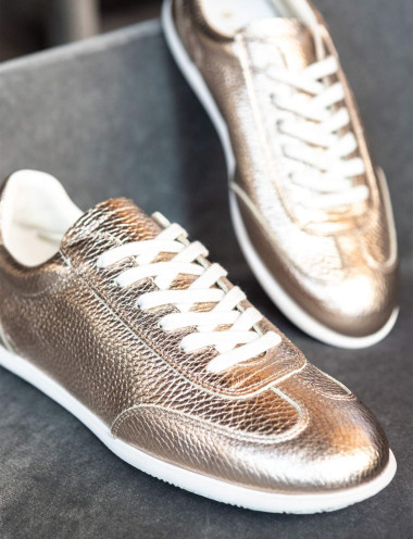 Sneakers gold leather