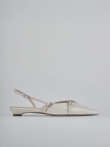 Bailarinas tacón 2 cm beis charol