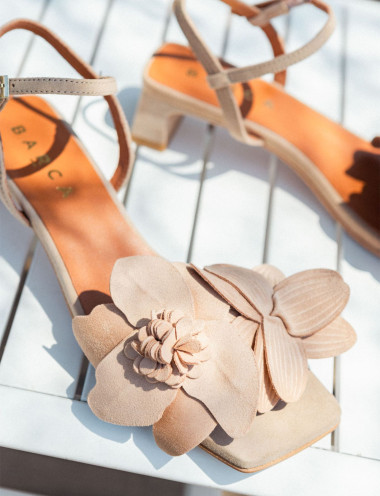 Low heel sandals heel 4 cm beige suede