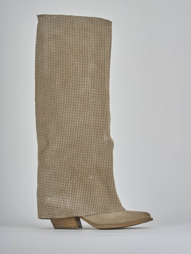 Low heel boots heel 4 cm beige suede