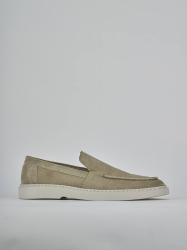 Loafers beige suede