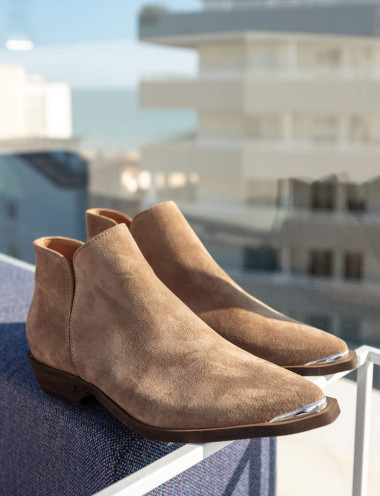 Low heel ankle boots heel 3 cm brown suede