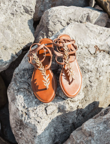 Sandalias de tacón bajo tacón 1 cm marrón cuero