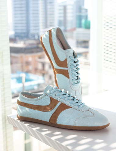 Sneakers light blue leather