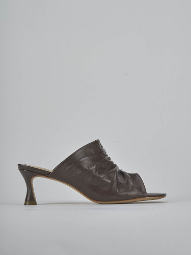 Mules tacón 6 cm marrón oscuro cuero