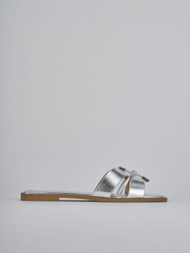 Mules tacón 1 cm plata laminado