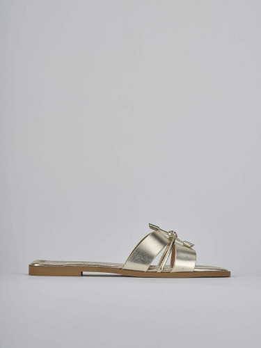 Mules tacón 1 cm oro laminado