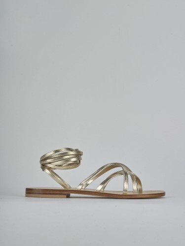 Sandalias de tacón bajo tacón 1 cm oro laminado