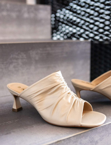 Slippers heel 6 cm white leather