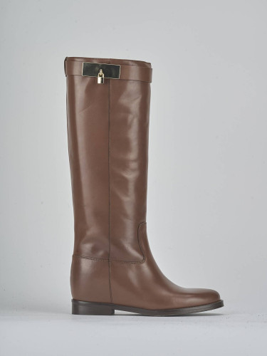 Botas de tacón bajo tacón 2 cm marrón cuero