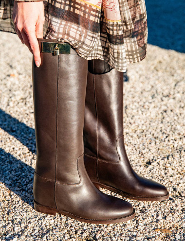 Botas de tacón bajo tacón 2 cm marrón oscuro cuero