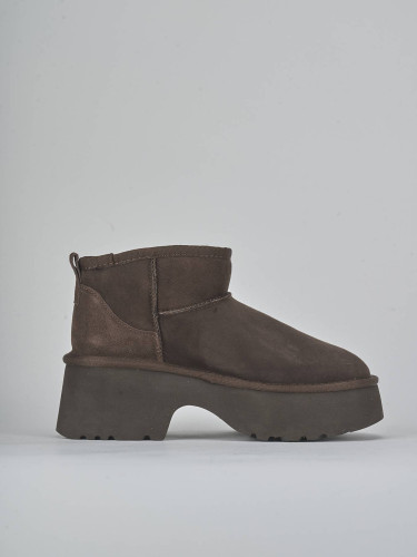 Botines de tacón bajo tacón 3 cm marrón oscuro ante