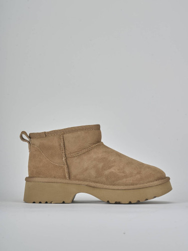 Botines de tacón bajo tacón 2 cm marrón ante