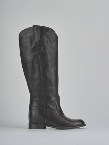 Botas de tacón bajo tacón 2 cm marrón oscuro cuero