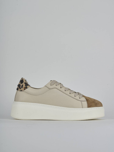 Sneakers beige leather