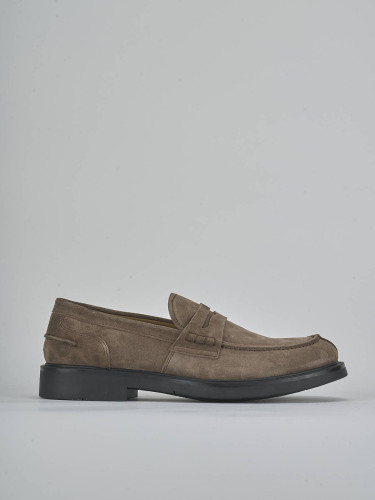 Loafers beige suede