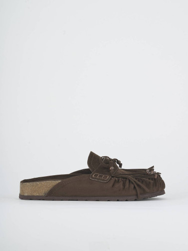 Zuecos con tacón tacón 1 cm marrón oscuro ante