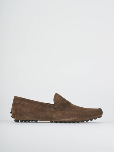 Loafers brown suede
