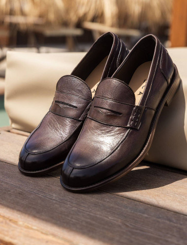 Mocasines marrón oscuro cuero