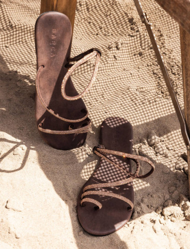 Sandalias de tacón bajo tacón 1 cm marrón oscuro cuero