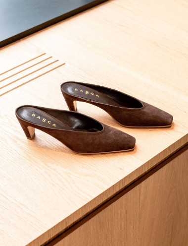 Zuecos con tacón tacón 5 cm marrón oscuro ante