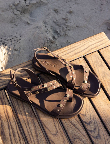 Sandalias de tacón bajo tacón 1 cm marrón oscuro ante