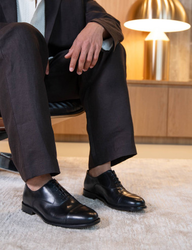 Lace-up shoes black leather