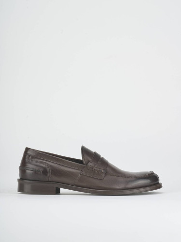 Mocasines marrón oscuro cuero