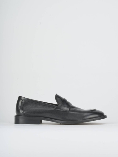 Mocasines negro cuero