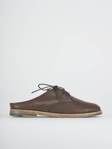 Zuecos con tacón tacón 1 cm beis cuero
