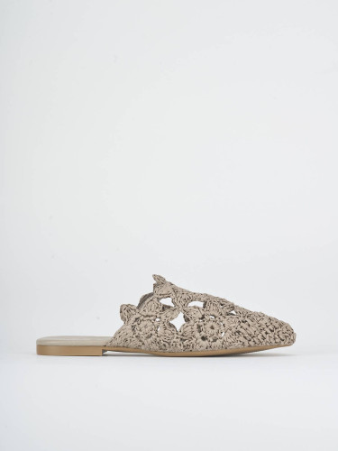 Zuecos con tacón tacón 1 cm beis cuero