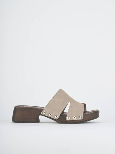 Mules tacón 3 cm beis ante