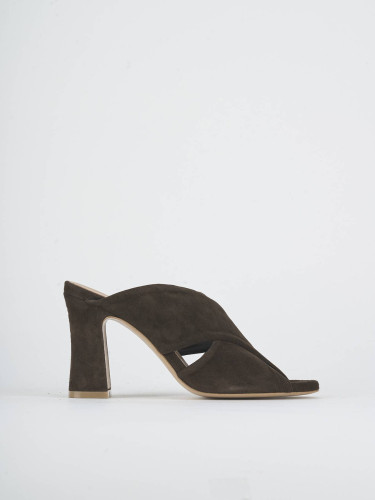 Mules tacón 9 cm marrón oscuro ante